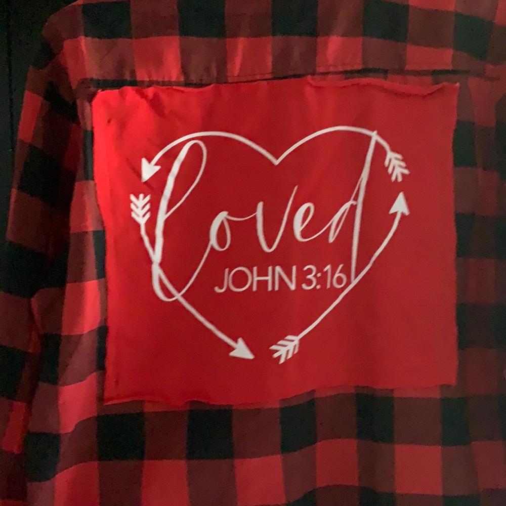 Women’s Medium Love Button down